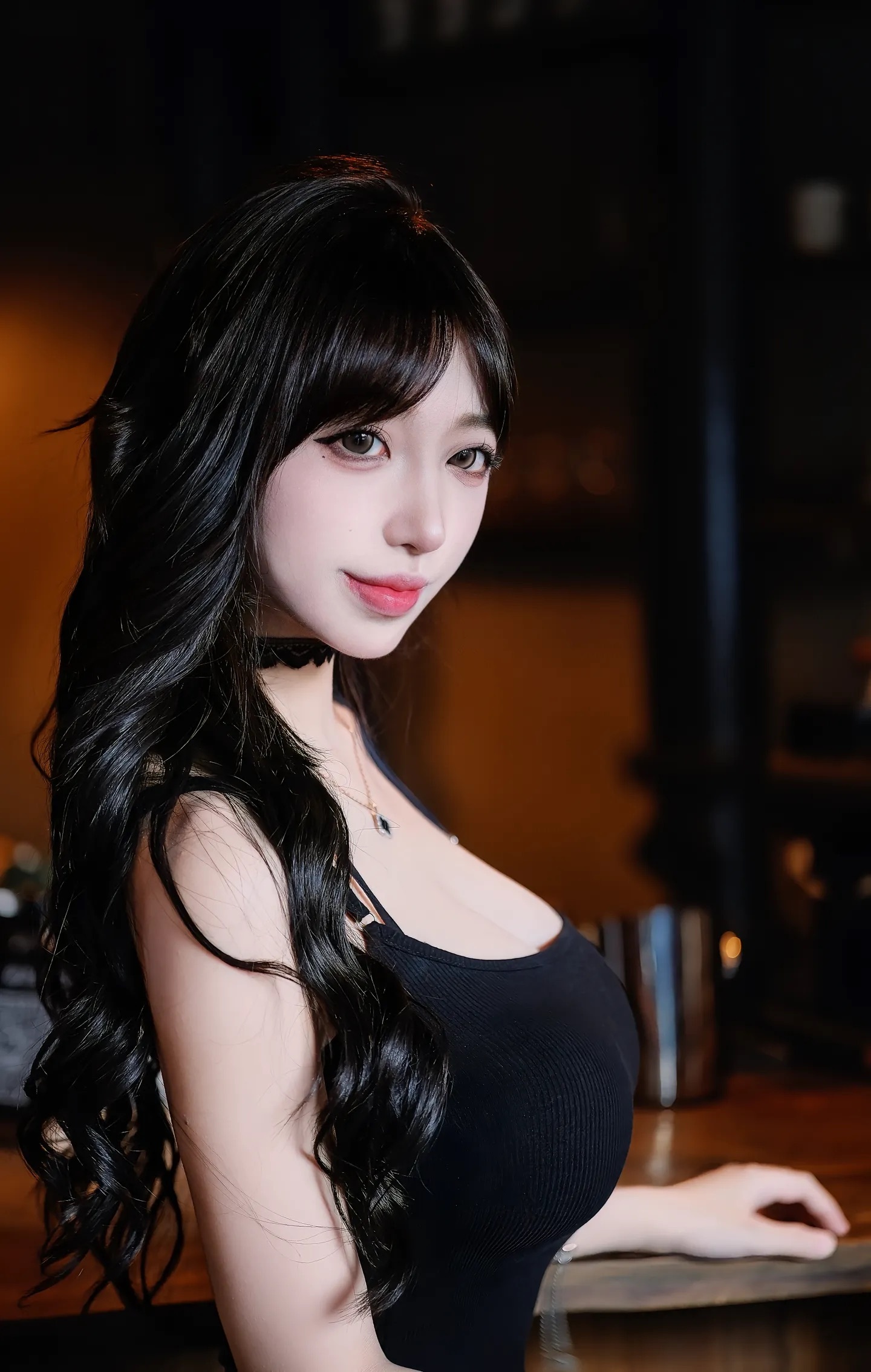 “黑裙与木墙的碰撞”摄影 咖啡馆拍照后妈裙人像写真服装穿搭ootd穿搭情绪leo