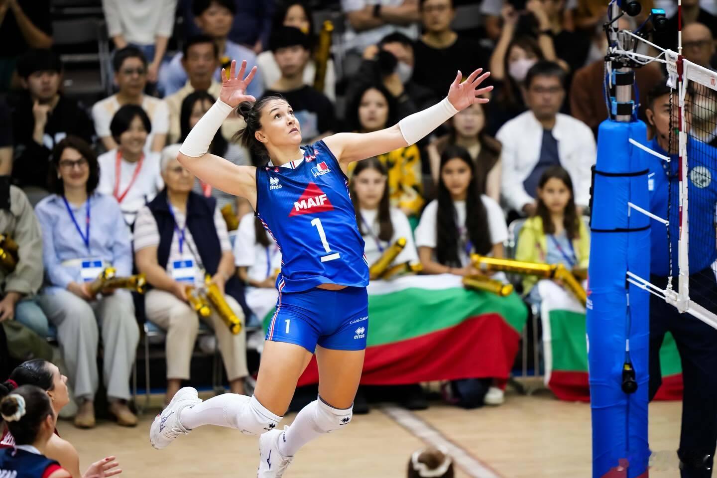 国际排坛动态2025女排世锦赛卡佐特在为法国女排“做推广” 世界锦标赛就要开始了