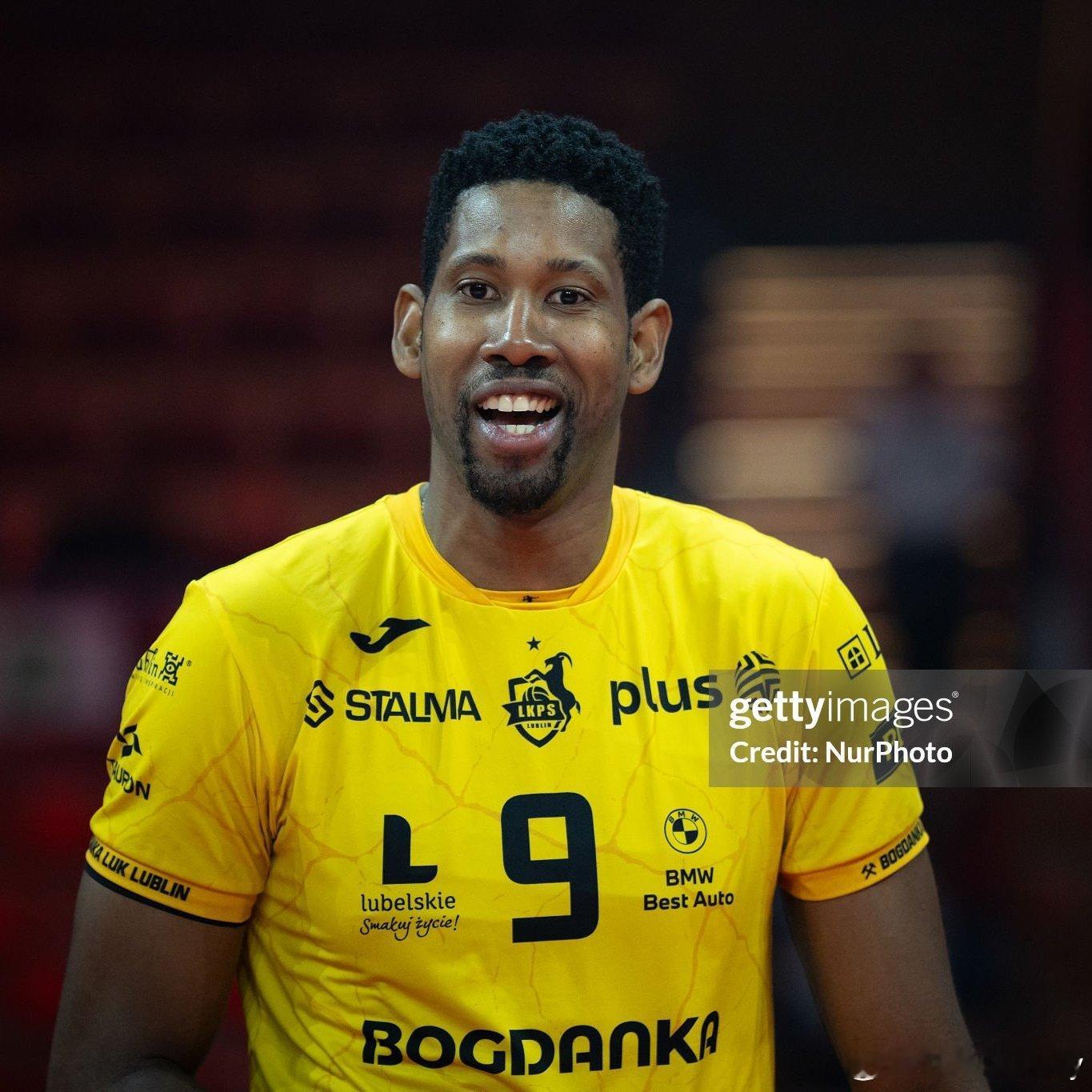 尽管多家波超俱乐部和土超安卡拉农行争抢莱昂，但他本人亲言将继续再为卢布林效力一个