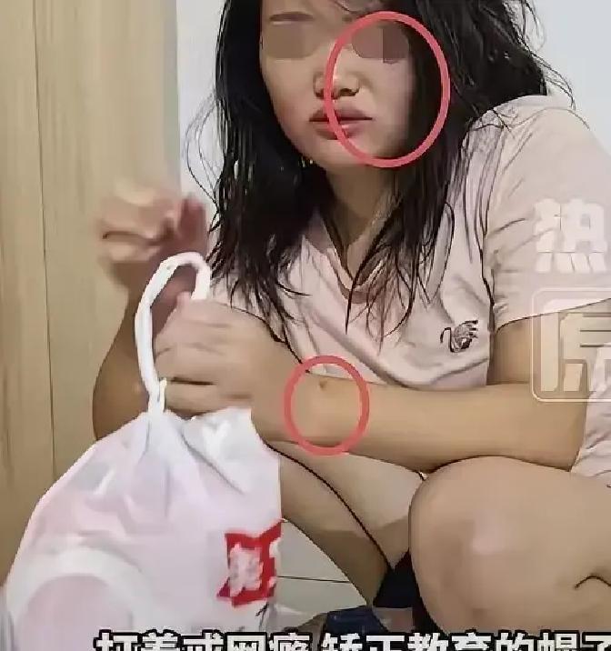 湖北一个32岁的成年姑娘，被亲爹花了四万多块钱，凌晨三点找人破门而入，直接从床上