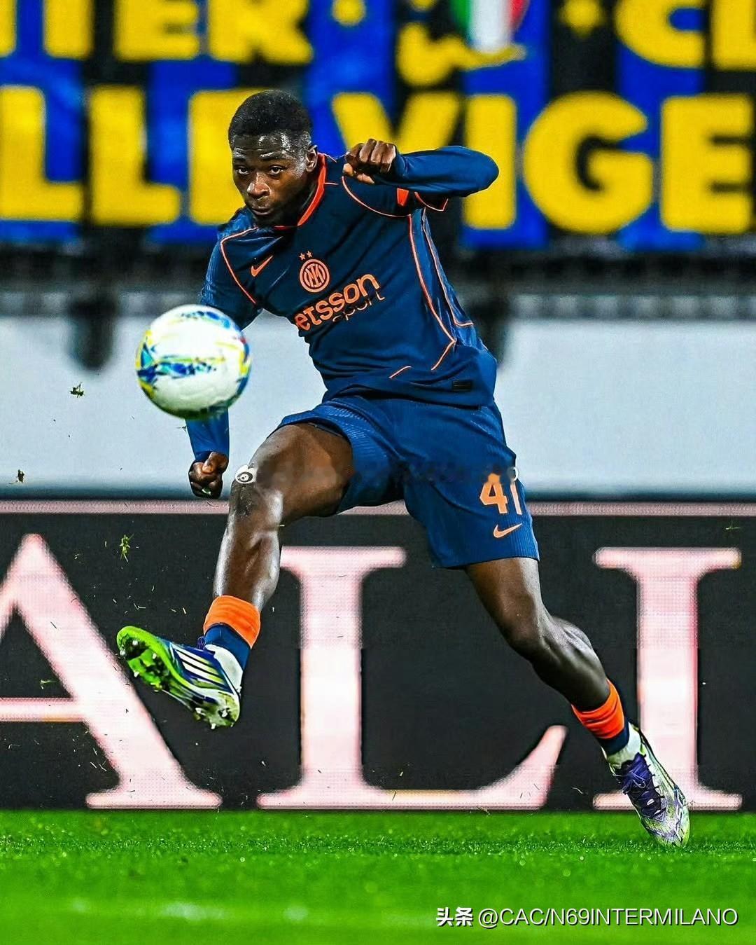 卡马特:

我看到了那个空间，
然后搓出一道弧线，我很高兴博尼进球，
今天，在比