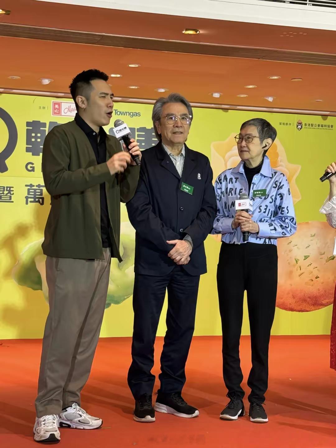 78岁姜大卫和儿子同框，姜卓文长相普通，眼睛好小，还有一些驼背！！！ ​​​