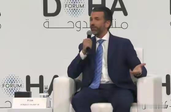 一针见血！小特朗普对老特朗普的评价可谓“一针见血”
根据英国《卫报》的报道，当地