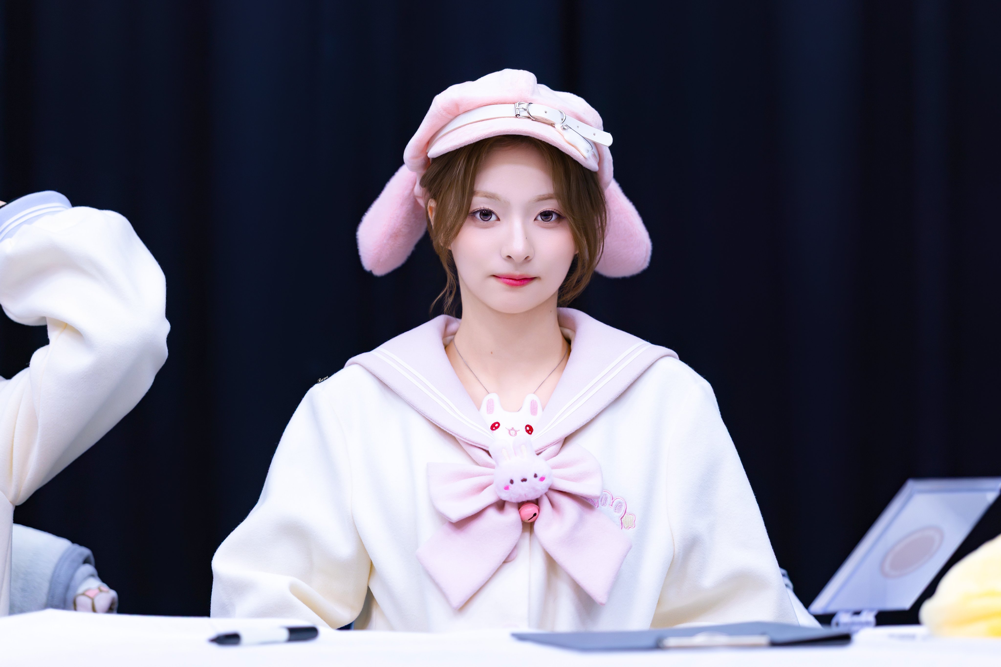 李娜炅[超话]  🐣氧气笑颜李娜炅 260911 Whosfan签售 饭拍高清