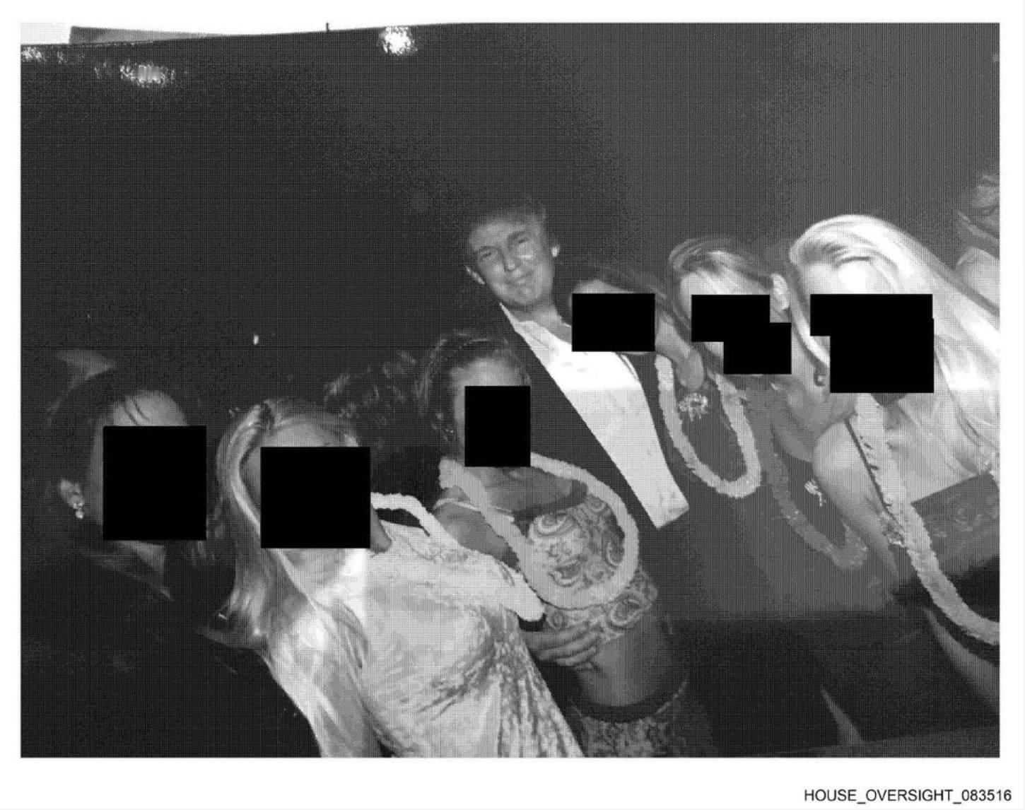 众议院监督委员会民主党人公布更多爱泼斯坦案照片，涉及阿川、克林顿、盖茨、安德鲁王