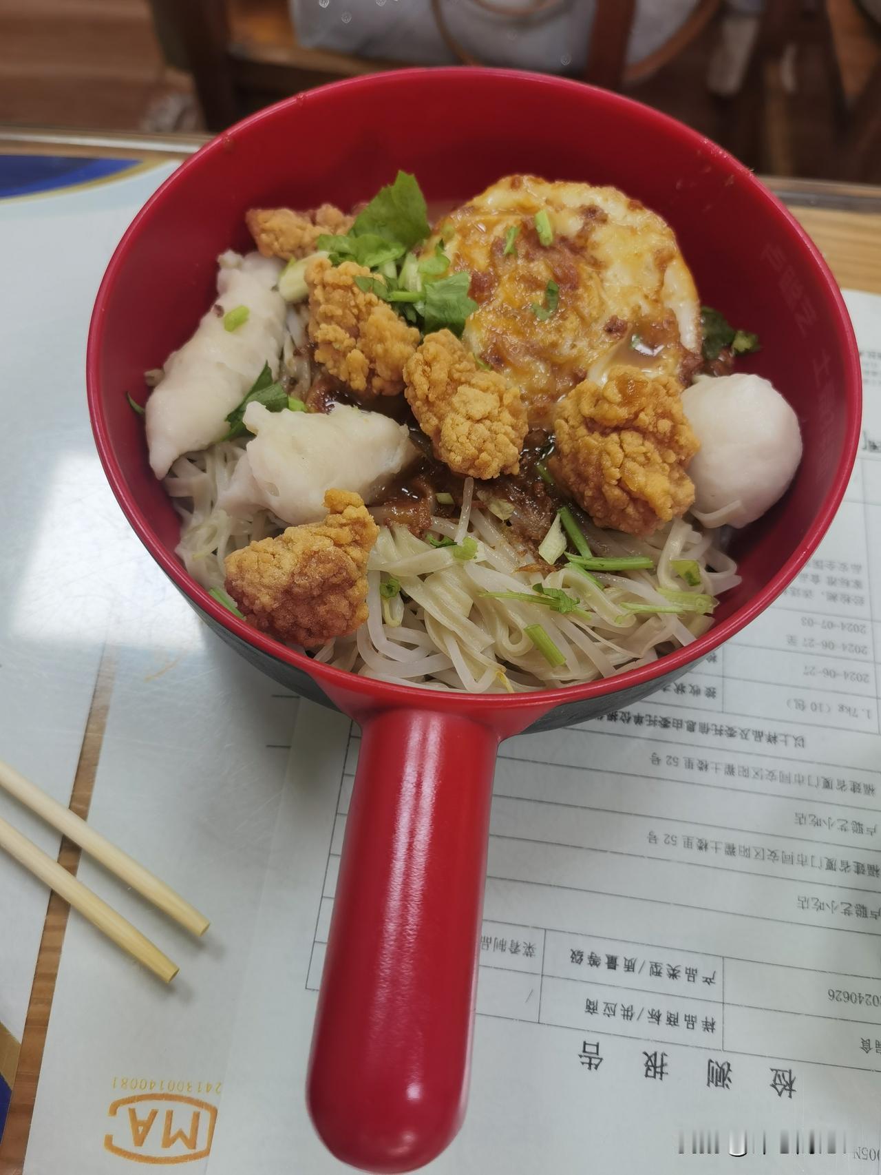 点了一碗拌面：富豪拌面（19元）。还用瓢装，真的很“装”。