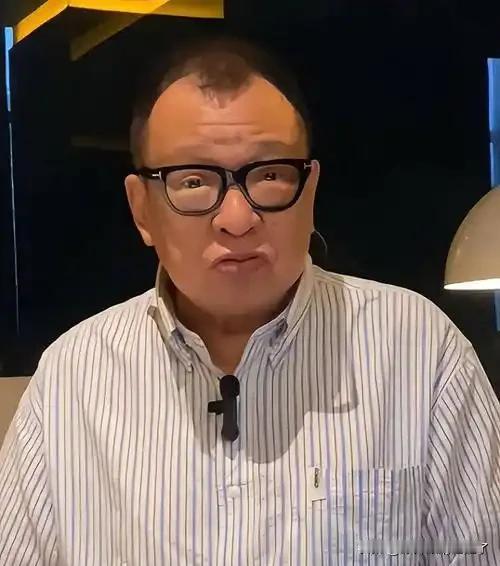 许绍雄可真是太会“深藏不露”啦！

若不是稍微深入挖掘一番，着实很难发现，他嘴巴