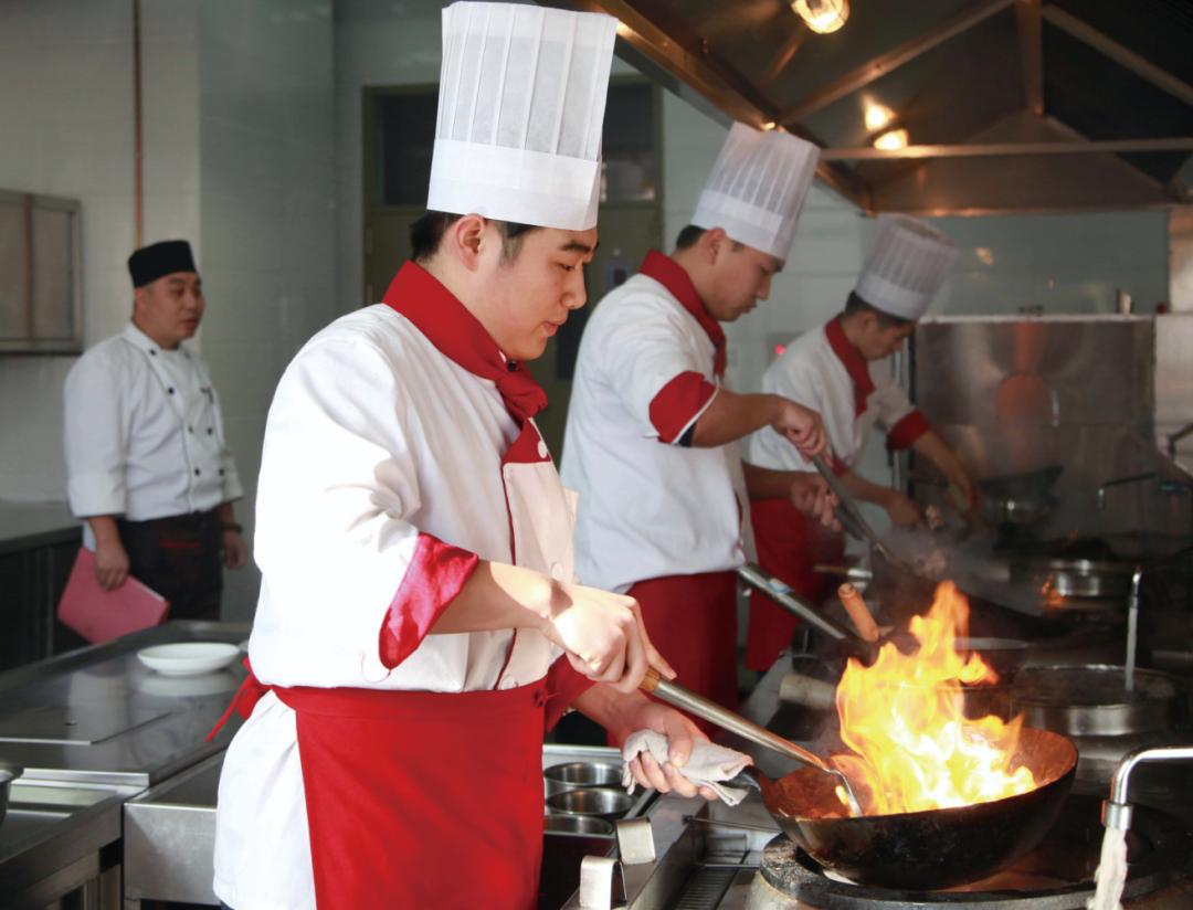 前阵子“辣子鸡学院”冲上热搜，很多人觉得离谱，但天津的高校早就悄悄把爱好干成了硬