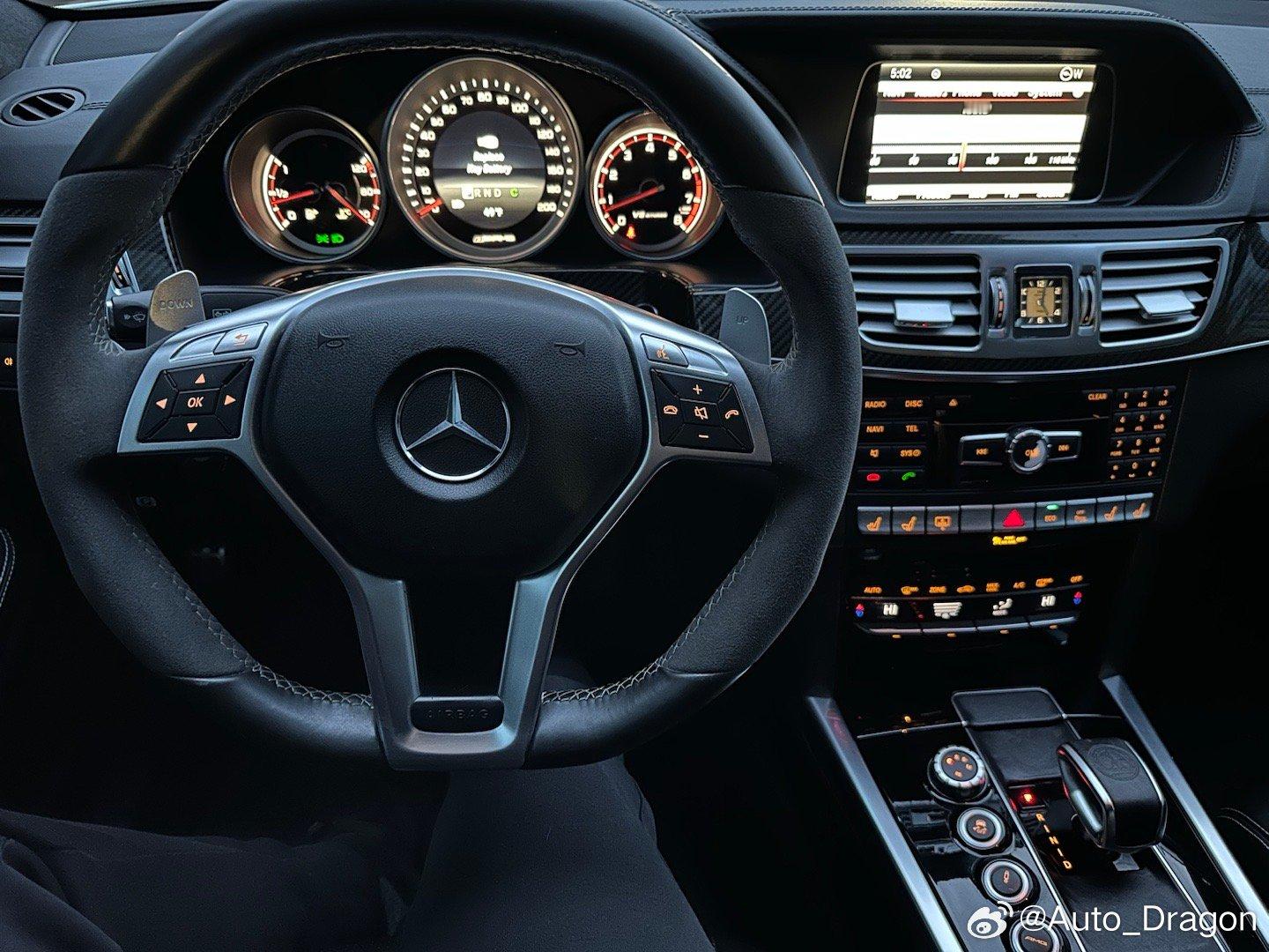 简单开了下W212 E63 AMG。继承了咱们奔驰汽车厚重扎实的传统没有什么意外