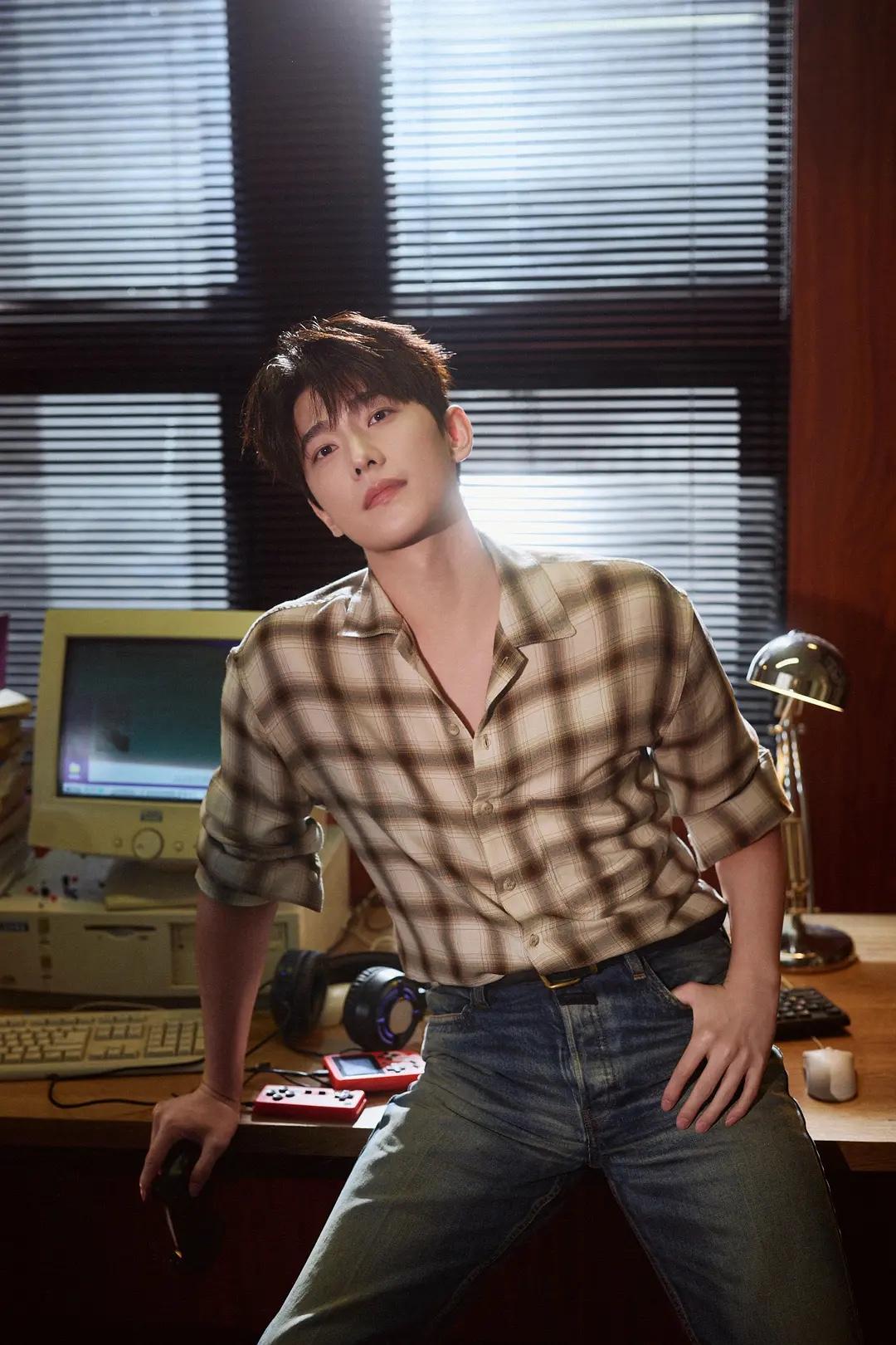 单位小年轻终于扛不住家里压力，决定和谈了四五年的女友分手。原因很现实：女孩单亲家