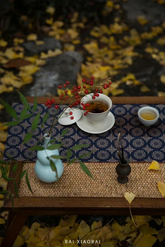 人生不过诗酒茶，能放松，有诗书，有酒喝，有茶喝，这样的日子就是好日子。——  冯