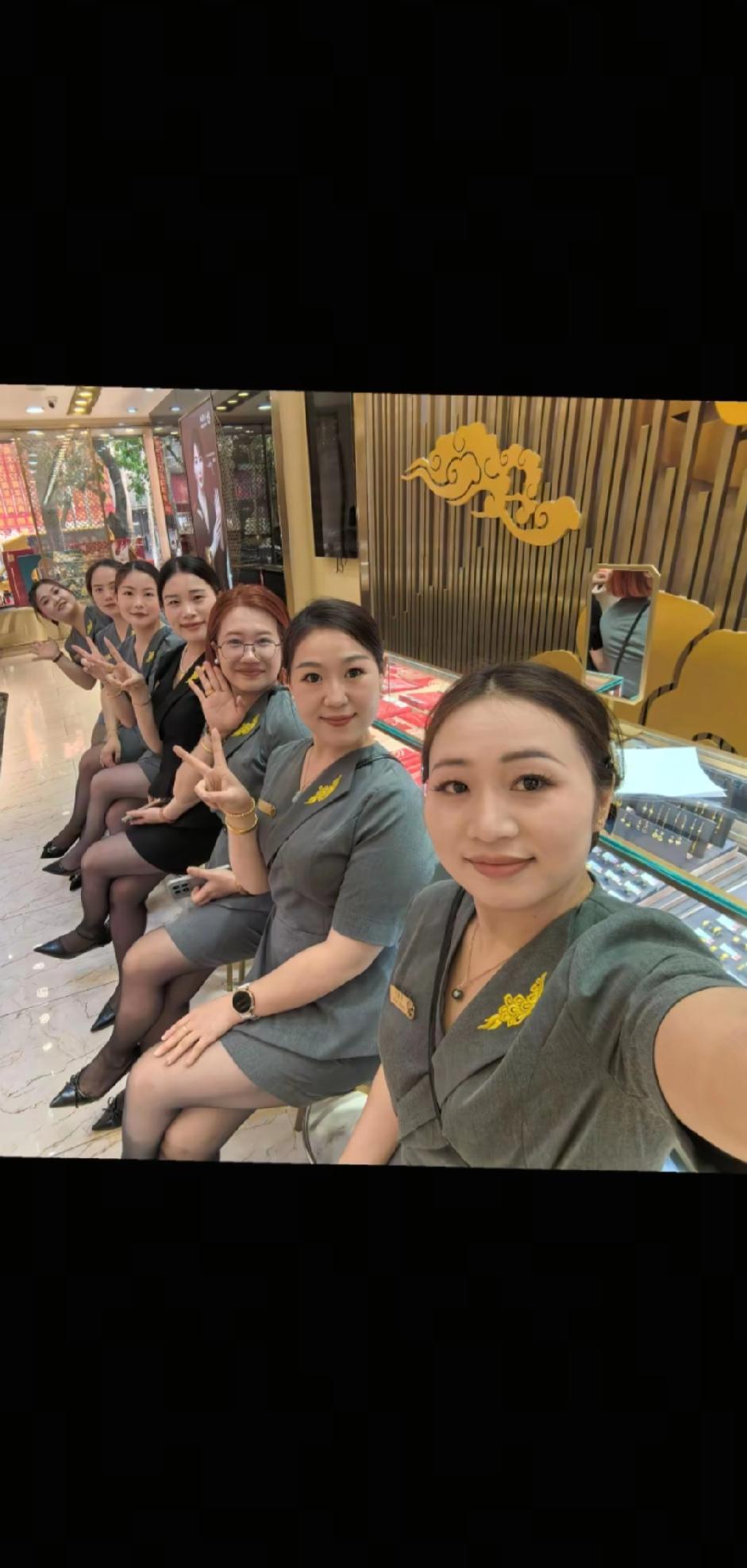 爱拍照的气质少妇写真 销售美女[玫瑰][玫瑰][玫瑰]