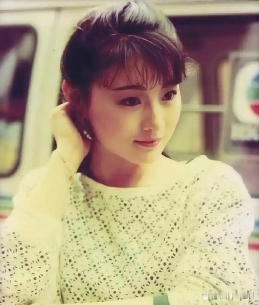 罗启仁推开衣柜，看见光着上身的干儿子在里面发抖。
那是2007年夏天，他忘带文件