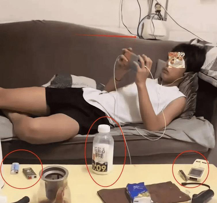 “我时薪才16块！”父亲扛大包，看到儿子一天两顿外卖后，崩溃了
普通家庭大学生：