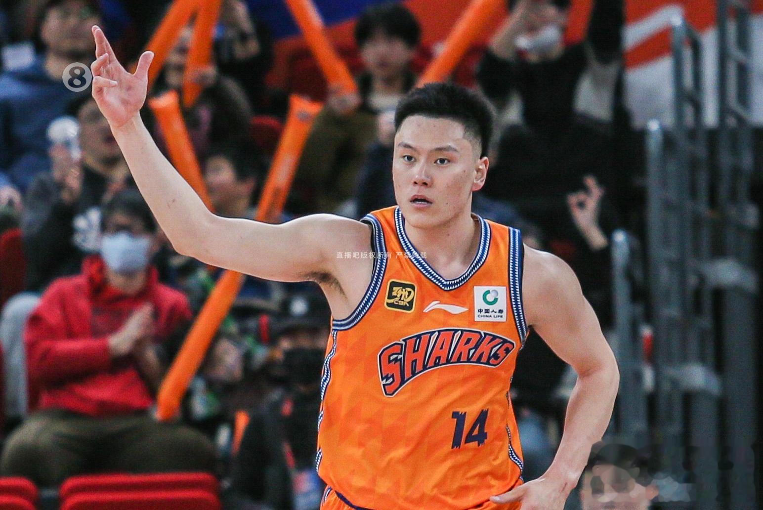 外线三分是真稳！李弘权8中6砍下18分8篮板 三分7中5！