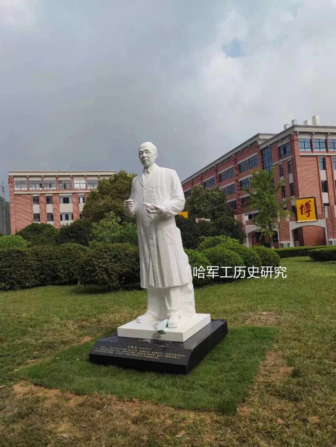 国防科技大学为四位校史教授立像。高伯龙院士（1928.6-2017.12)著名理