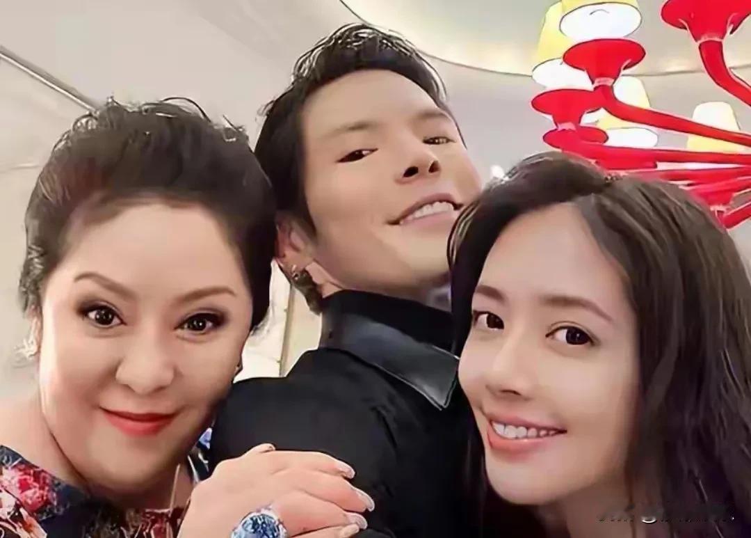 向太，本人高调回应！

5月13日，向太陈岚又上热搜了，这次不是带货也不是聊往事
