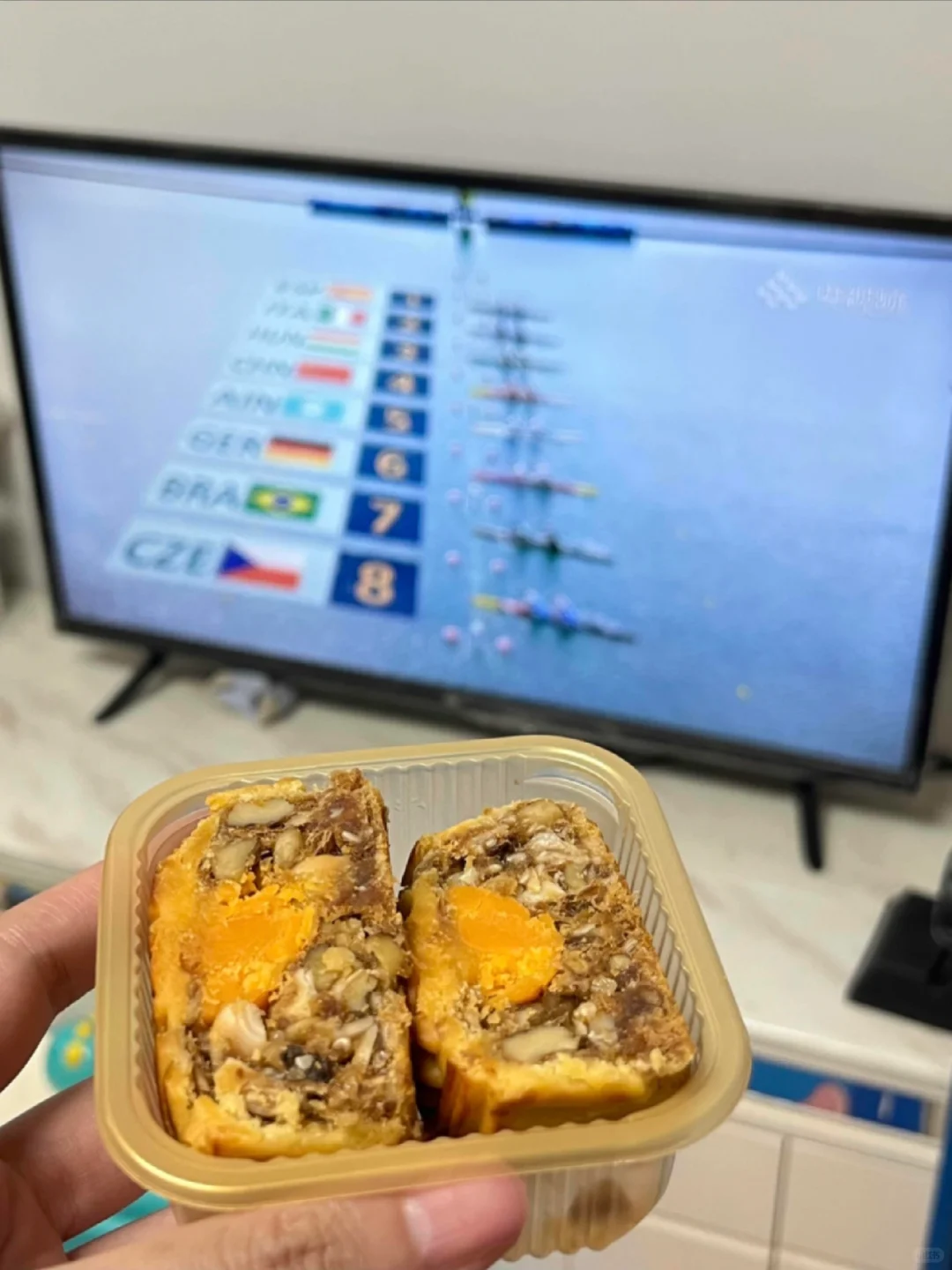 吃月饼，看奥运～～～～🤙🏻🤙🏻🤙🏻