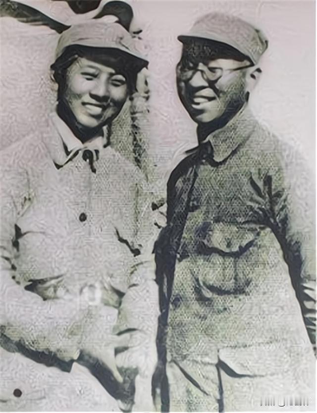 1941年，一女团长不幸腹部中弹双腿残疾，无法撤退，一个鬼子军官发现她，冲上来命