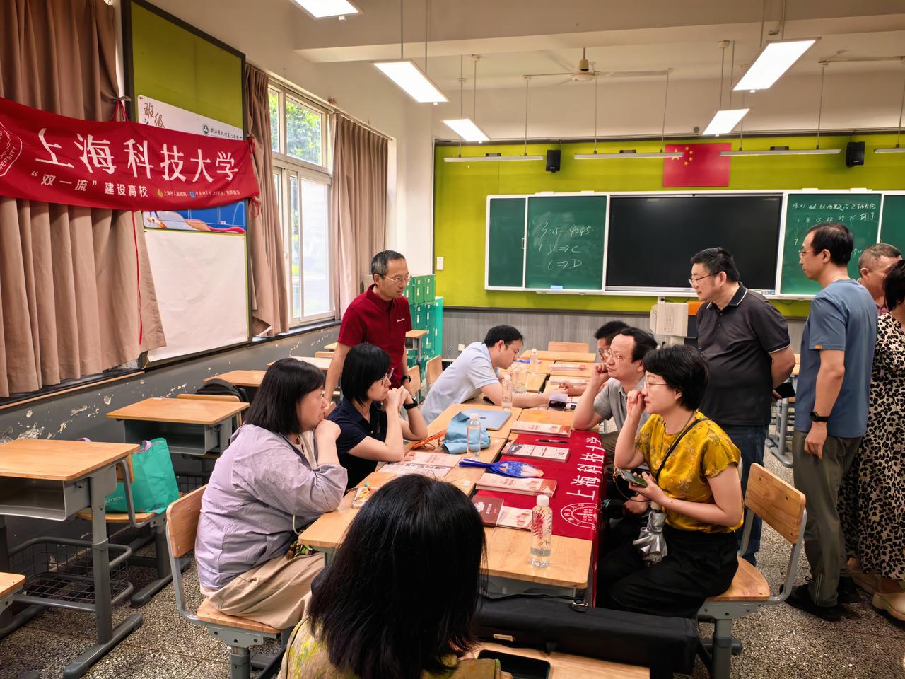 今天，连续完成杭二滨江、杭高贡院招生志愿服务工作。今年总体感觉高分段考生，对上海