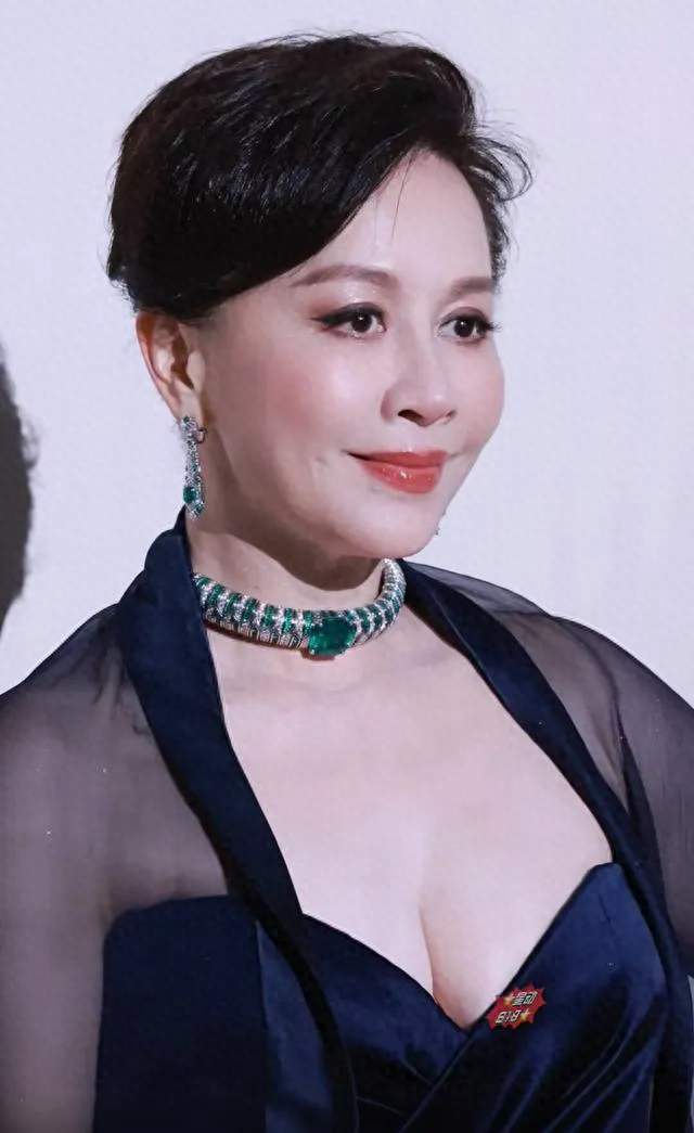 上海这一夜太戳心！60岁刘嘉玲优雅如初，刘亦菲美到让珠宝失色