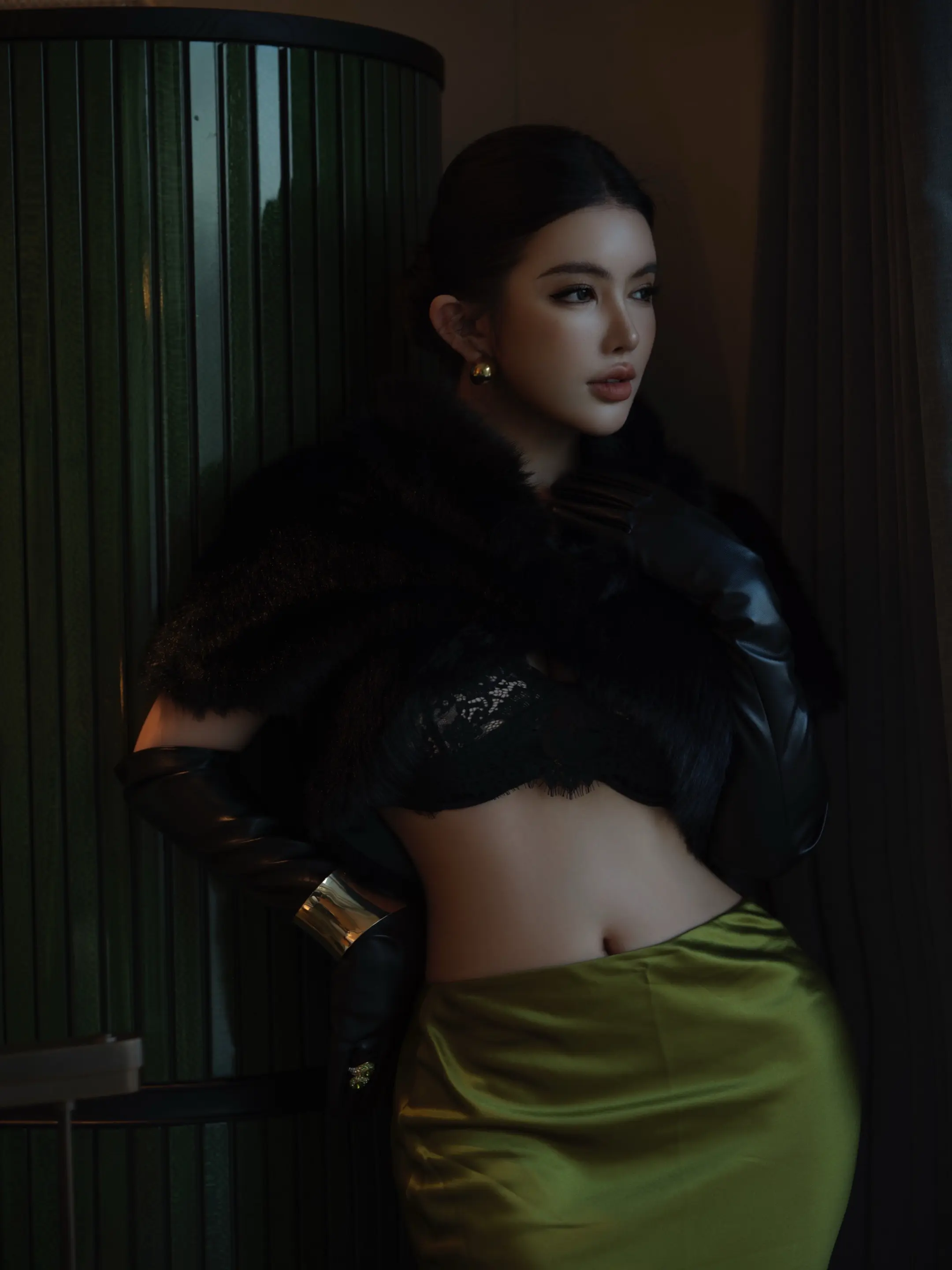 总喜欢打听我是什么人   我是你主人。