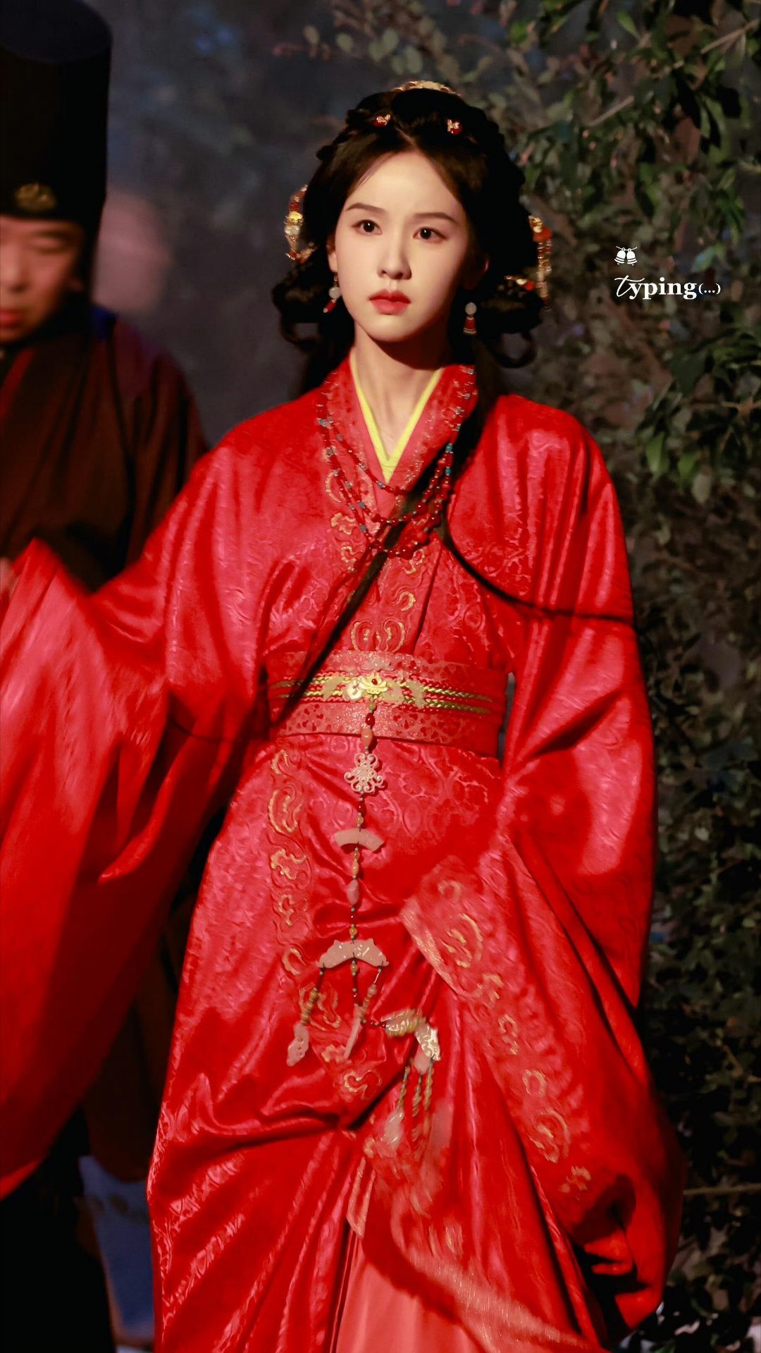 陈都灵 x 翘楚丨乱世佳人 ​​​红衣好适合太适合了 ​​​