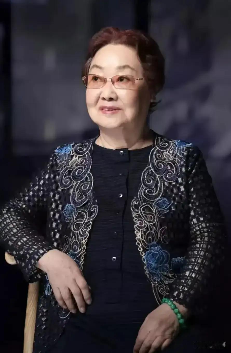 （注：您提供的内容仅为一个话题关键词“郭兰英的两任丈夫现状”，以下将基于这一话题