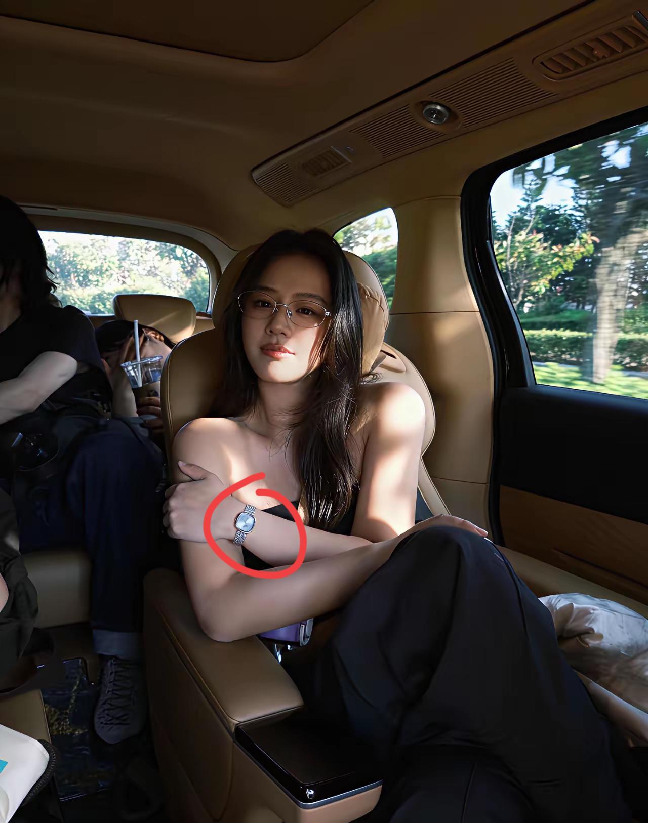 我朋友有一个这样的手表，他是50元，不知道马思纯多少钱买的