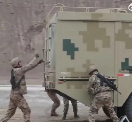 人机协同，战力拉满！高寒缺氧照样练，实战化就是硬气！科技强军，越练越强！高效协同