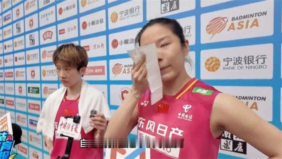贾一凡赛后哭了！贾一凡说流泪是因还想赢羽毛球亚锦赛次轮！