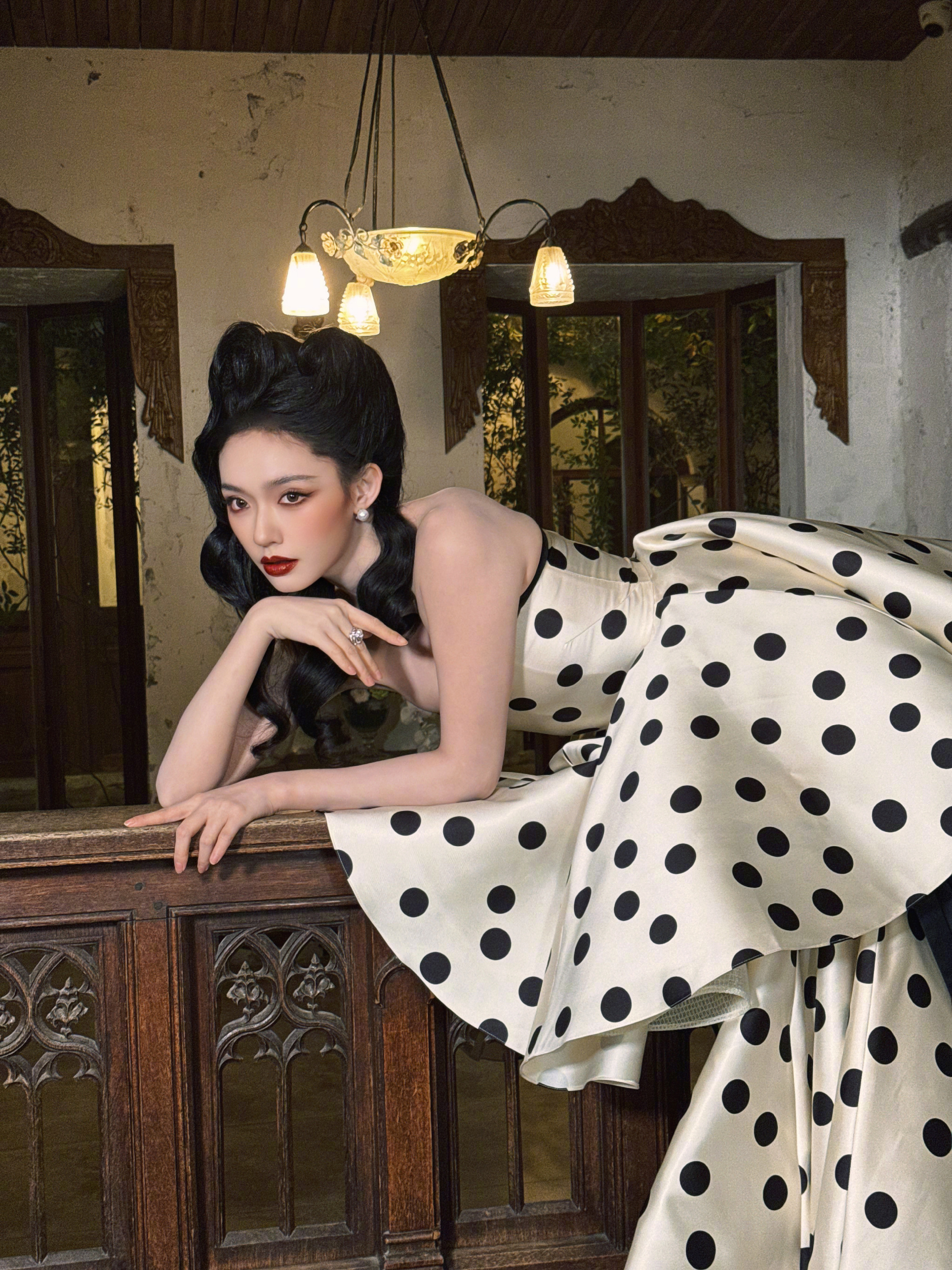 林允波点猫女装 林允尖叫之夜造型来了，波点猫女装太权威了，期待红毯！