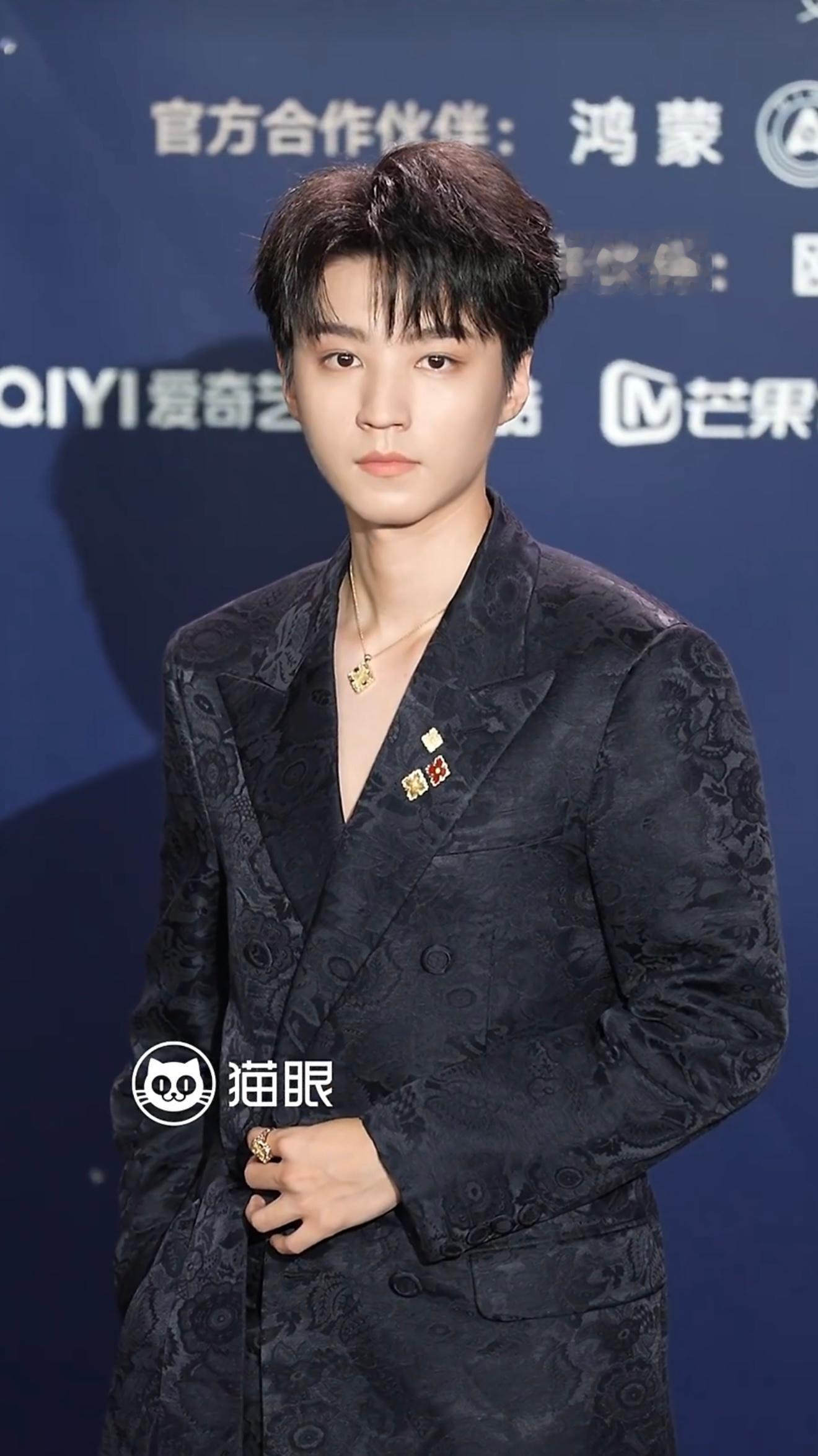天杀的谁把我老公拉去当明星了😭 