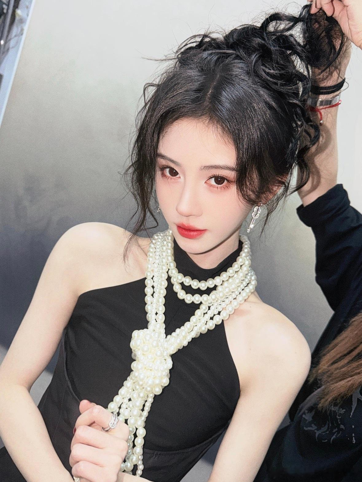 all black 🐱鞠婧祎珍珠名伶 ​​​