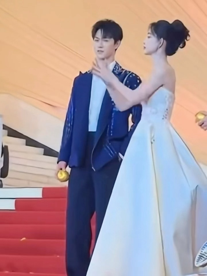 略微出手就是情侣味道昀牵孟绕 孟子义 李昀锐 奔跑吧 尚公主 