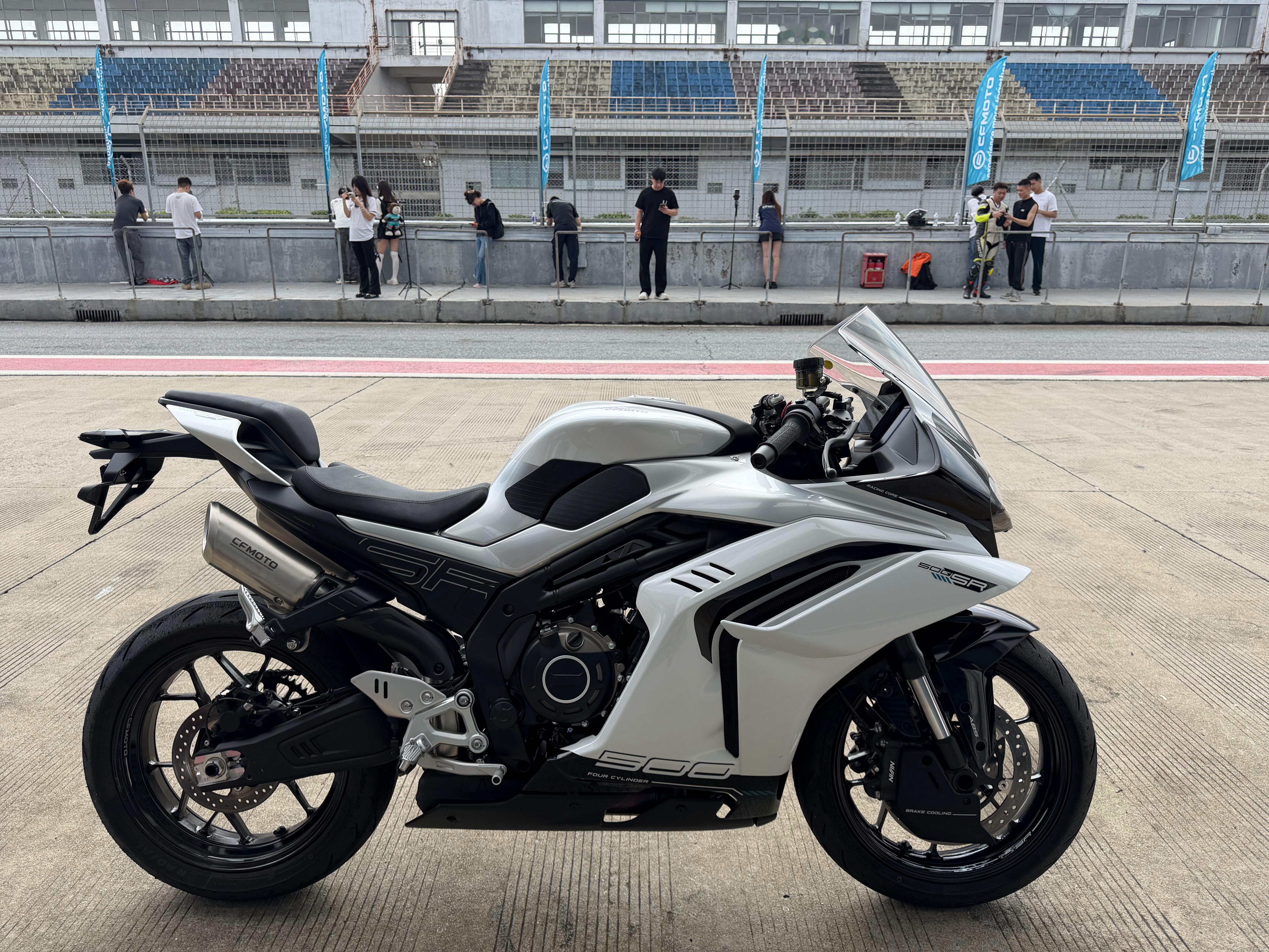 天爷，这是我试过最有惊喜的一台车，我真的没想过春风500sr这么好骑！？推荐你们