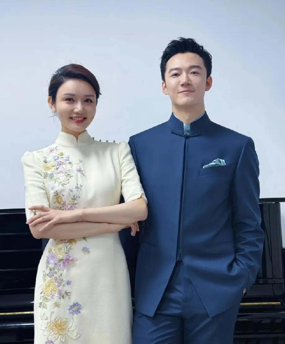 天呐！龙洋和张韬同框主持的画面也太养眼了吧！在节目里，他俩的配合默契十足，每一个