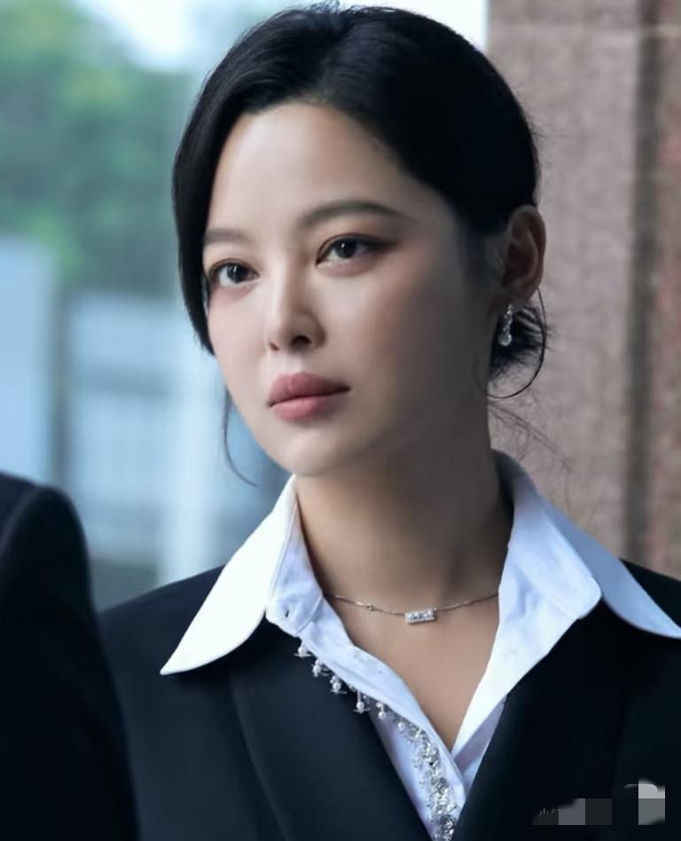 实锤了，

辛芷蕾能成影后，不是靠潜规则、走后门，
也不是靠天赋，而是靠她自己分