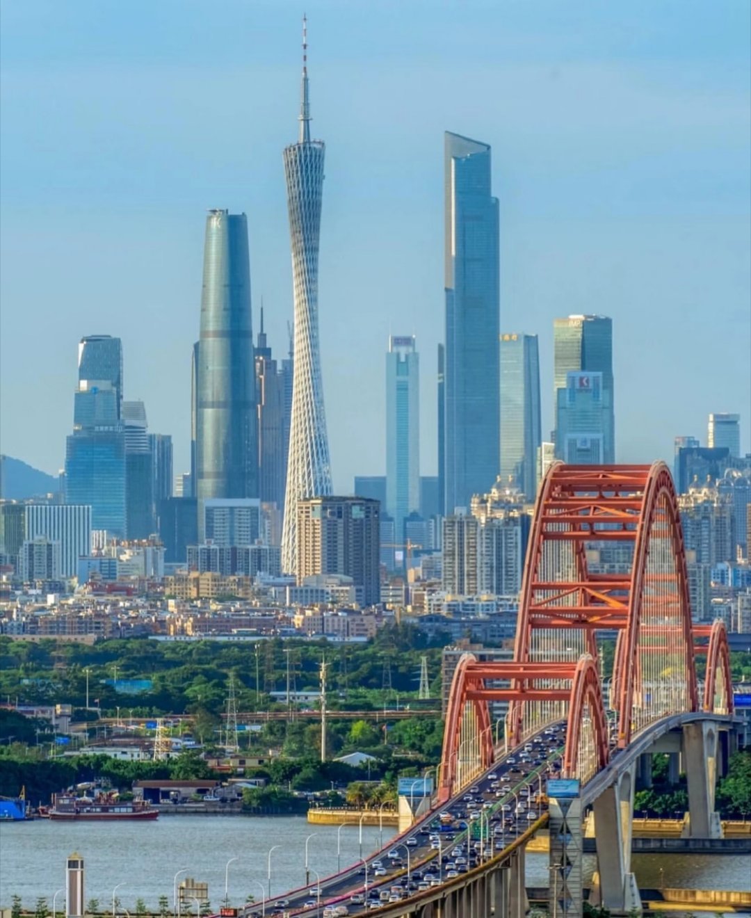 老外羡慕中国生活便利，很真实。一部手机解决大部分事，出门方便，办事高效，服务贴心