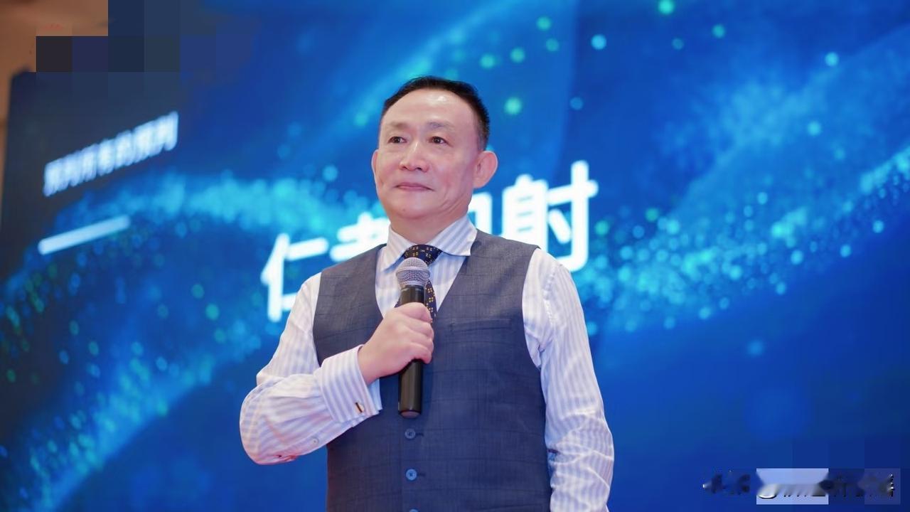 卢麒元怒怼戳破痛点：家产挪海外的人，没资格给国内定规矩！
​​“赚着中国的钱，润