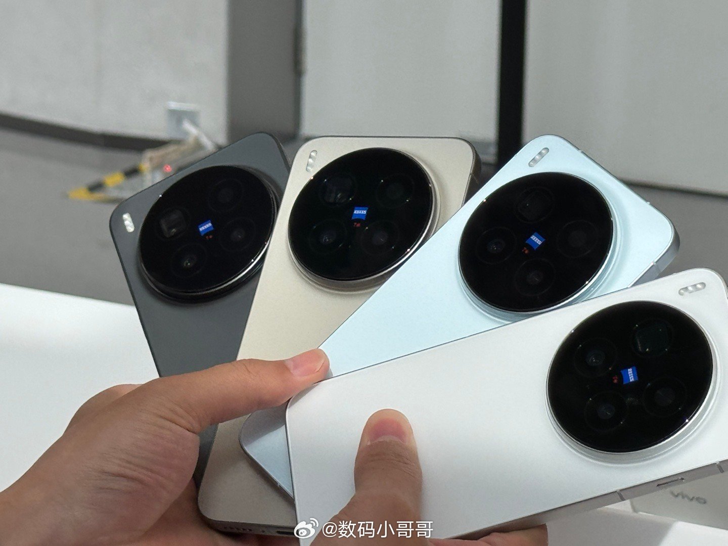 提前上手了vivo X300系列，真机的手感和质感是真不错，先给大家分享几张随手