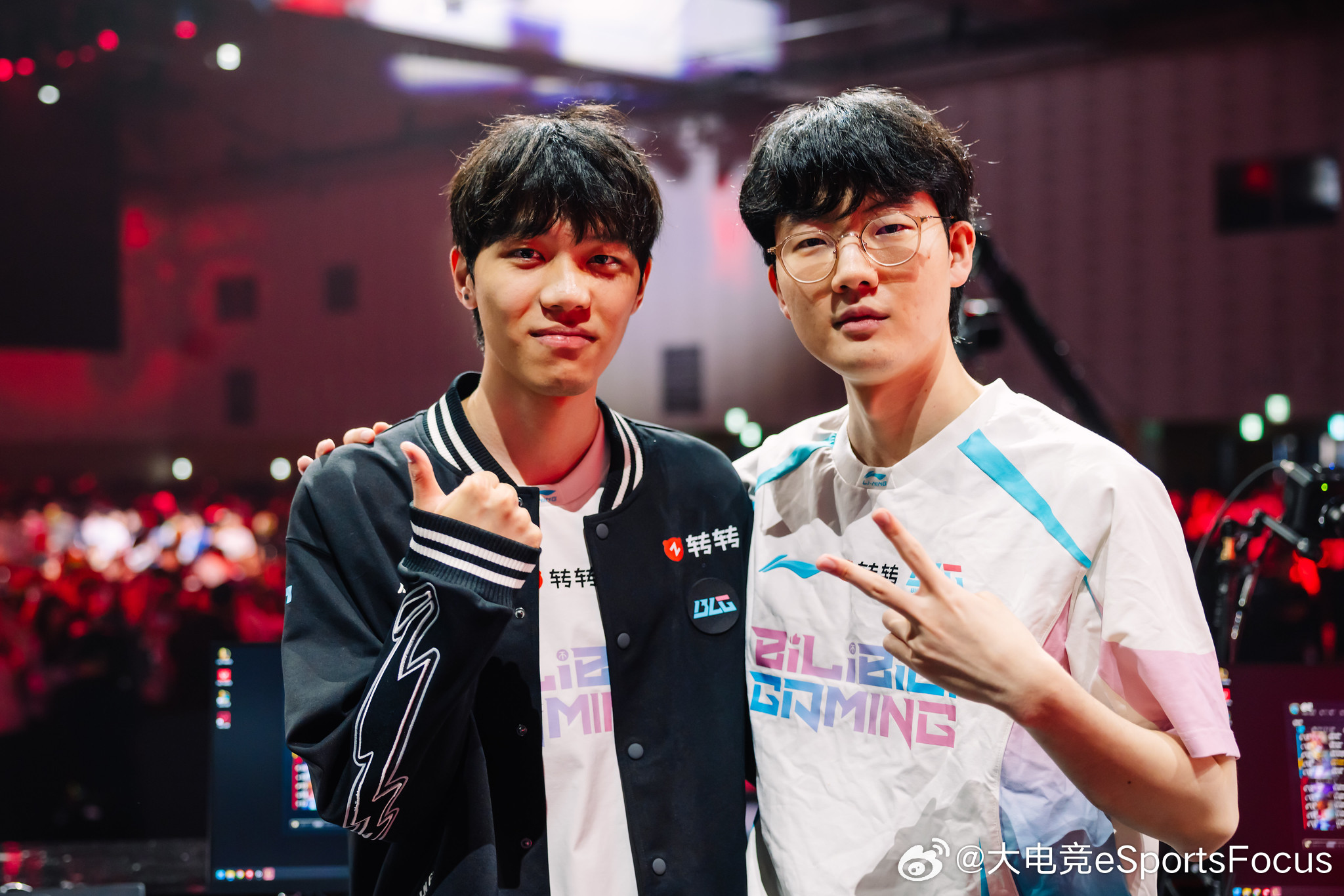LOL官方更新BLG下路组合照BLG战胜T1blg
