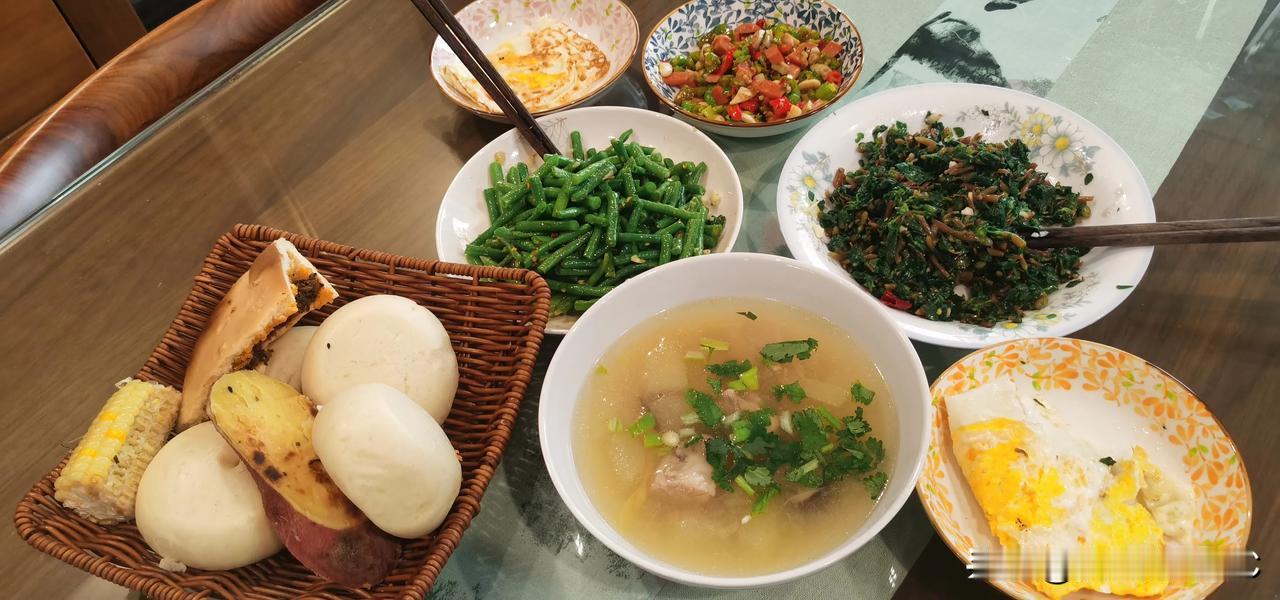 牛过去看不见，跳蚤过去扯条腿。

每买小东西犹豫不决时，我便想起这句话。

这是