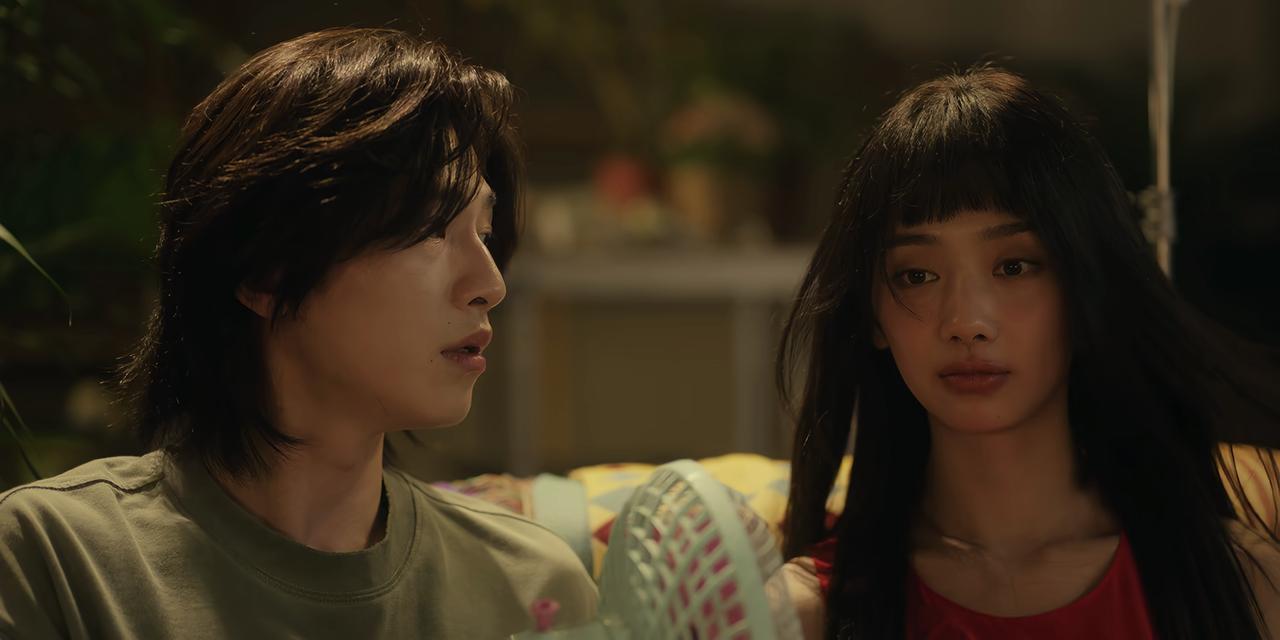 《小芳》的尺度有点大啊！

剧中小芳和小伟在一起，本来吃东西吃的好好的呢。

突