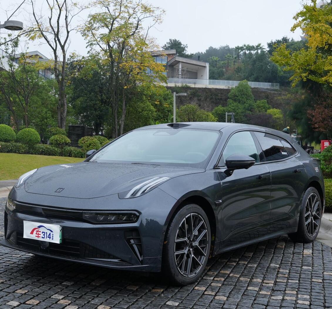 我一直觉得极氪001是一台各方面表现都非常卓越的电车，它肌肉饱满的造型、强悍的性