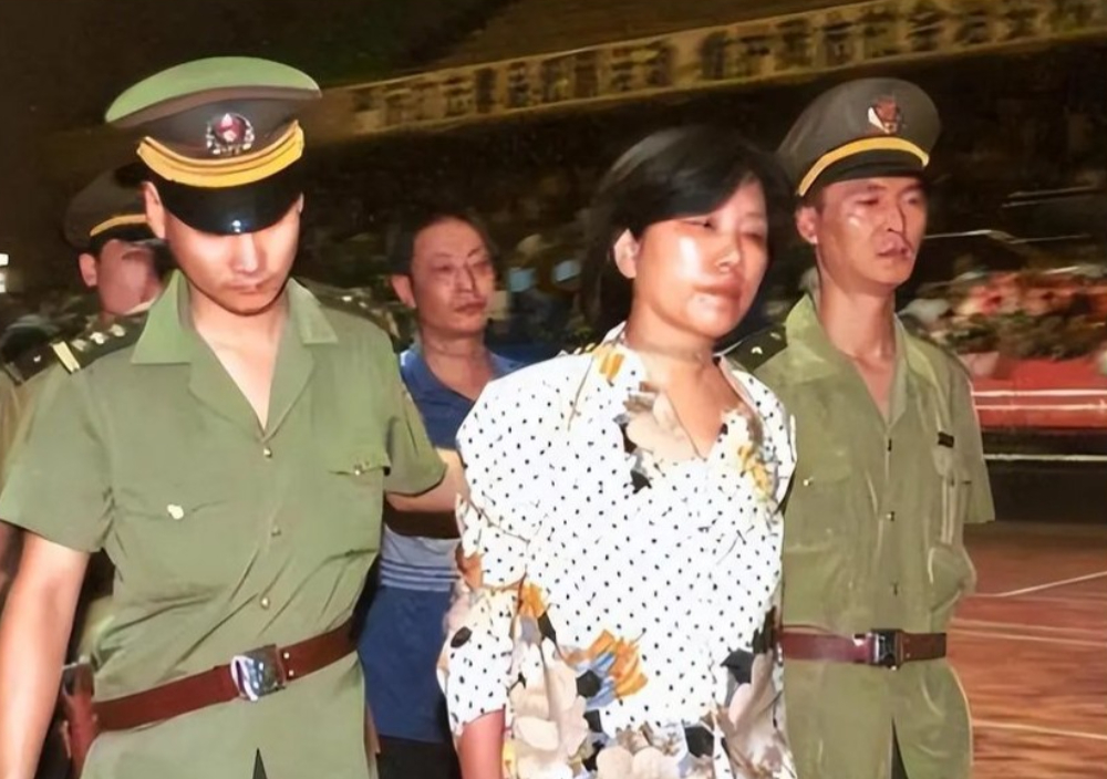 “我就跳个舞，就要枪毙我，我不服！”1985年，西安刑场。42岁的马燕秦，在枪响