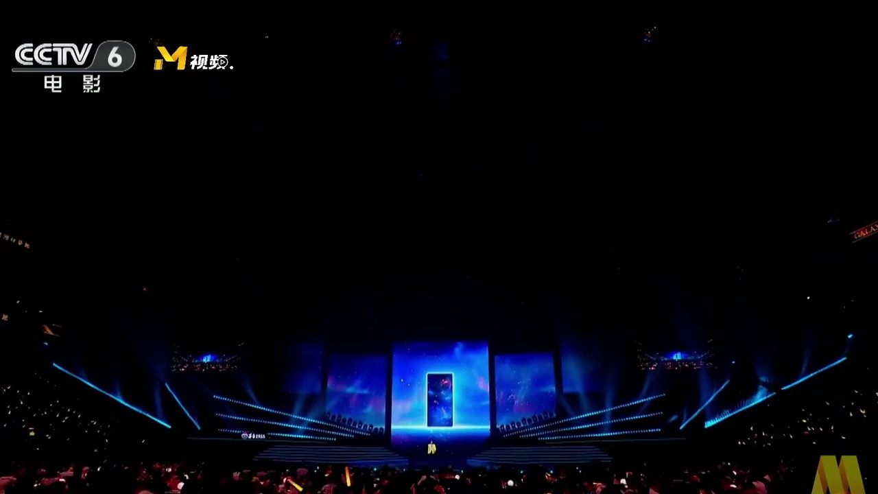 林志炫在2025湾区升明月晚会再次演唱歌曲《没离开过》