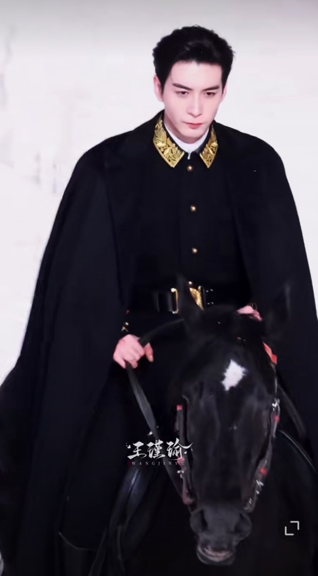 陈星旭军装骑马路透 ​​​