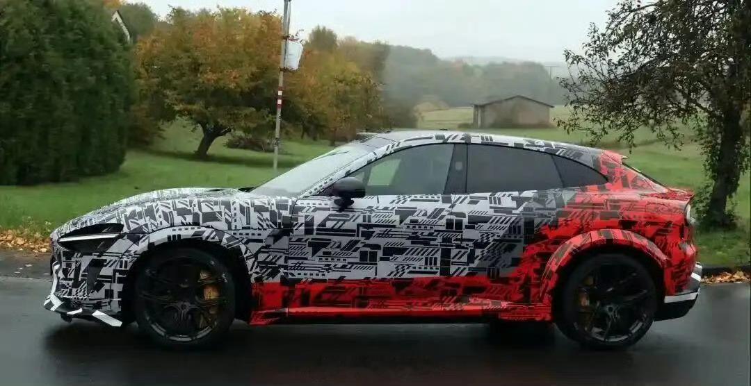 小米三款新车齐曝光快速迭代显互联网基因：从爆款SU7到三款新车密集布局，短时间内