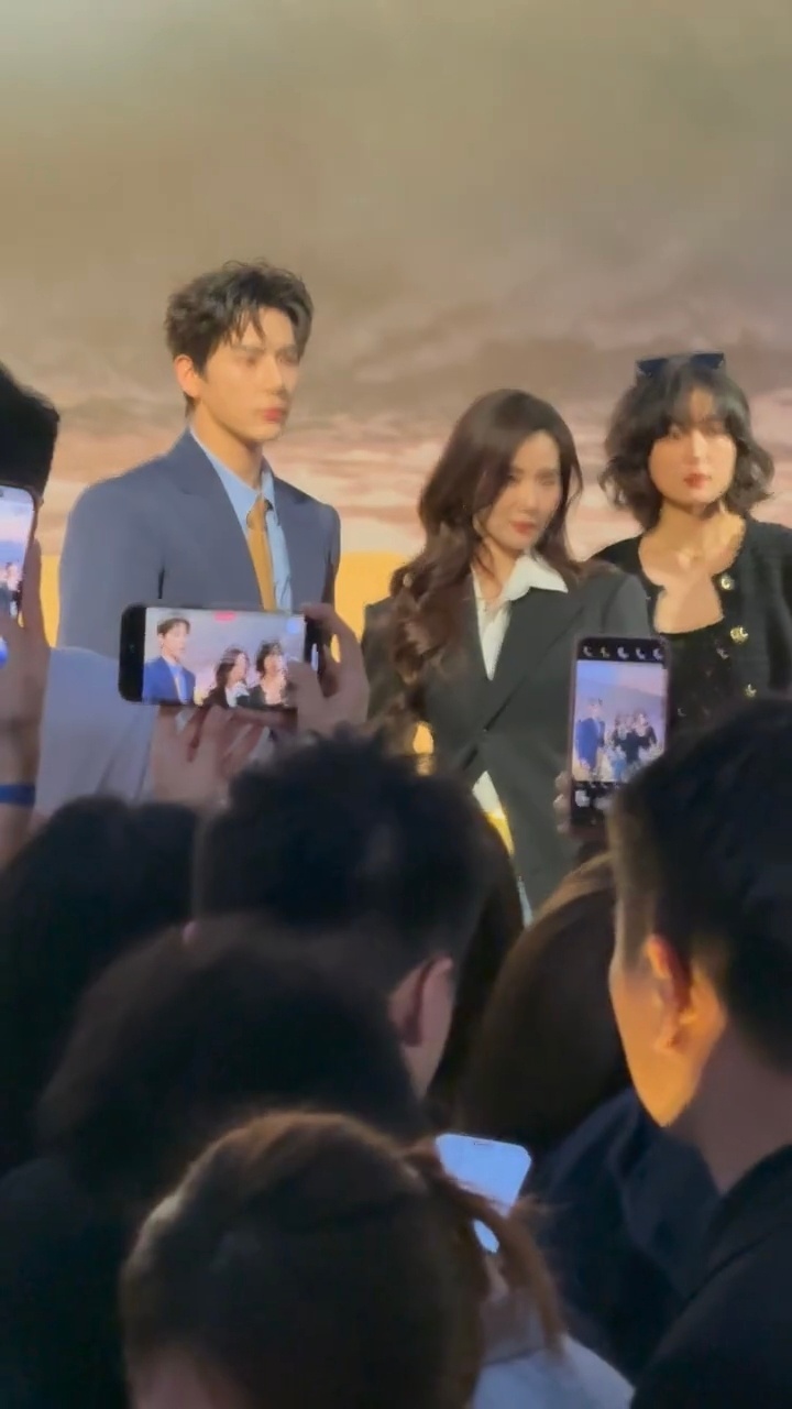 有这么养眼的三人同框刘诗诗王安宇孙千三人同框刘诗诗王安宇孙千豪门姐弟组合